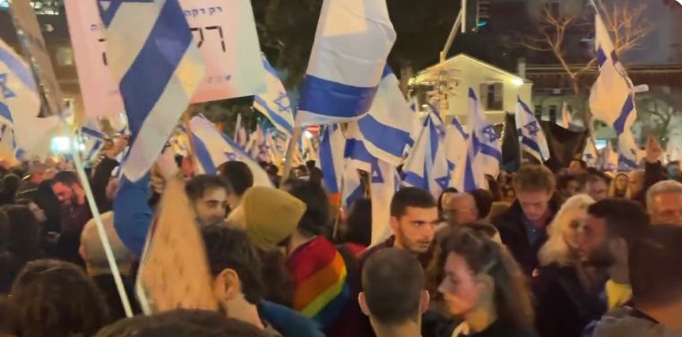 Un nou protest masiv în Israel, pentru a opta săptămână consecutiv. Guvernul Netanyahu nu dă înapoi (Video)