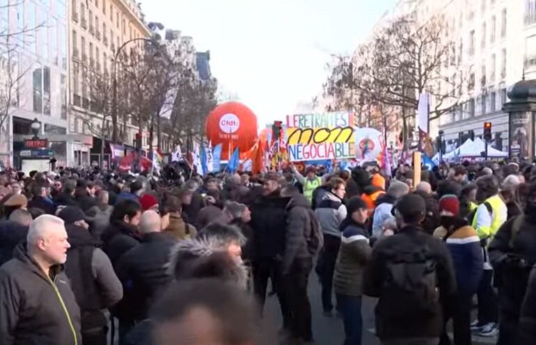 Francezii protestează în 200 de orașe. Mare de oameni pe străzile din Paris, lacrimogene și tunuri de apă în Rennes (Video)