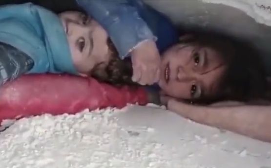 „Scoateți-mă de aici!” Povestea din spatele unei fotografii devenite virale după cutremurul din Turcia și Siria (Video)