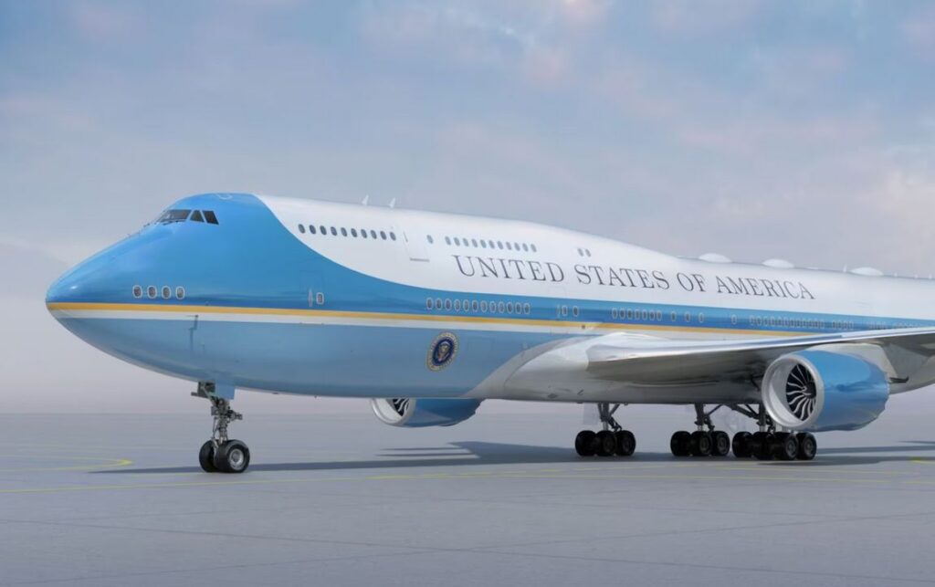 Avionul lui Trump s-a întors din drum de peste Atlantic, iar acum va întârzia la Davos