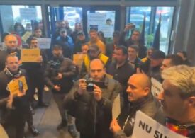 George Simion și fanii AUR au dat buzna în sediul ASF. Jandarmii au asistat pasiv (Video)