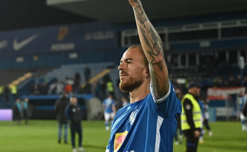 Farul se impune dramatic la loviturile de departajare și rămâne în Superliga