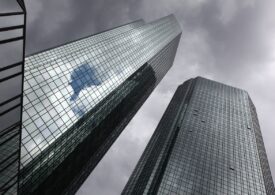 Undă de șoc pe burse: Acțiunile Deutsche Bank scad abrupt, investitorii se întreabă cine urmează