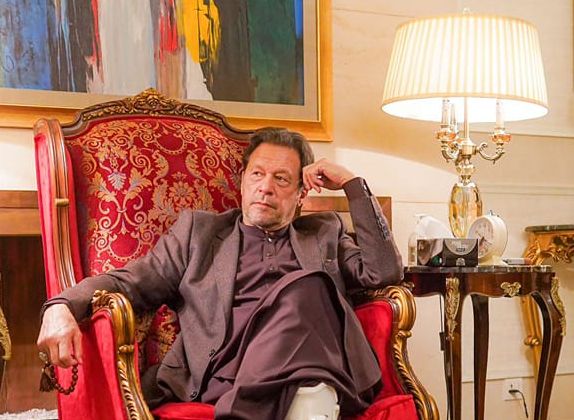 Fostul premier pakistanez Imran Khan s-a baricadat ca să evite să fie arestat (Video)
