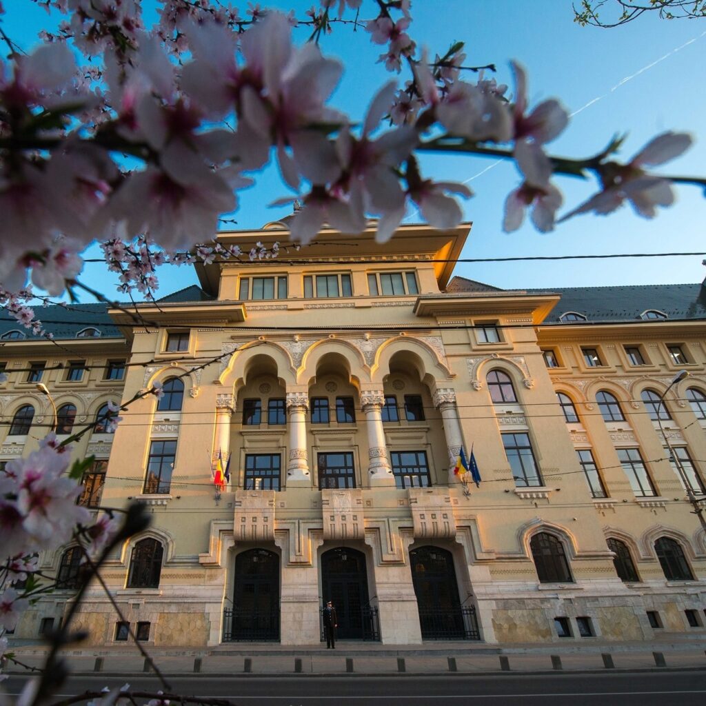 Ciucu organizează tururi ghidate gratuit, la Primăria Capitalei