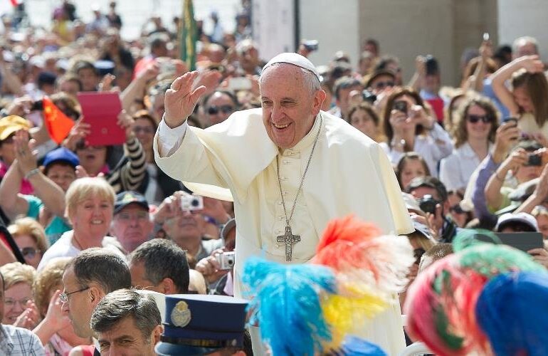 Papa Francisc la 10 ani de pontificat: Cine a câștigat în lupta dintre conservatori și progresiști?