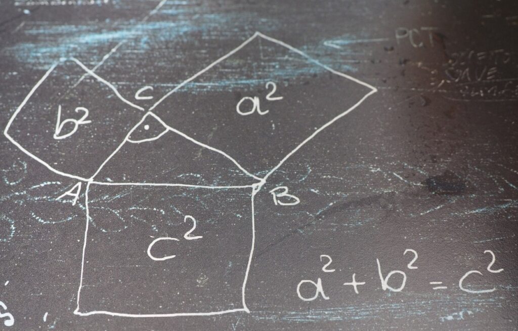 Două eleve de liceu spun că au demonstrat cu ajutorul trigonometriei teorema lui Pitagora. Matematicienii considerau că este imposibil
