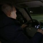 Ziua 389: Kremlinul publică imagini cu Putin conducând singur o mașină prin Mariupol. Ucraina: Un alt dictator a vizitat cândva Mariupolul (Video)