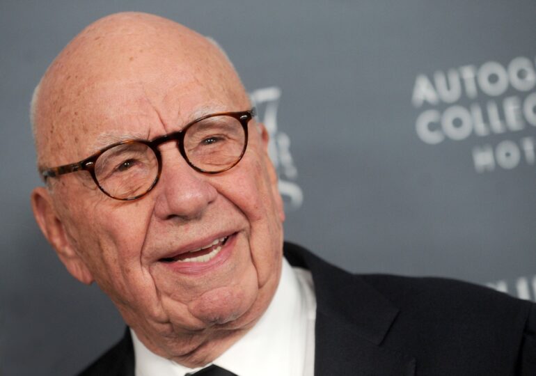 Miliardarul Rupert Murdoch s-a logodit pentru a șasea oară, la 92 de ani