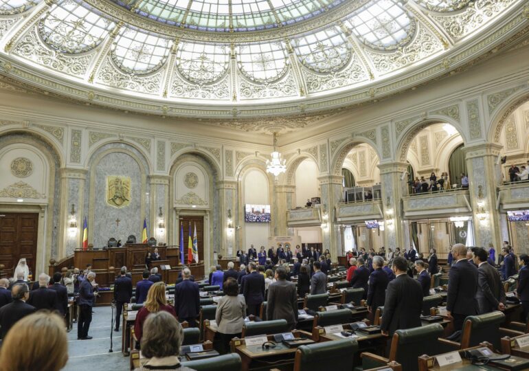 100 de ani de Constituție, marcați în Parlament cu discursuri pompoase de la Iohannis și Ciucă și indicii despre cum vor partidele să o schimbe (Galerie foto)