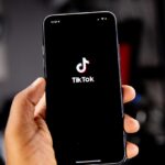 Cum spionează TikTok tot ce faci cu telefonul mobil: Testul care arată că situația e mai gravă decât se credea (Video)