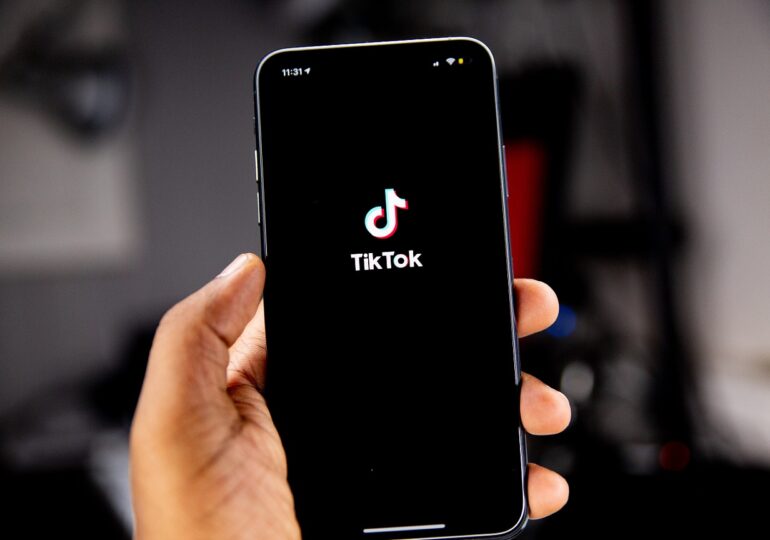 Cum spionează TikTok tot ce faci cu telefonul mobil: Testul care arată că situația e mai gravă decât se credea (Video)