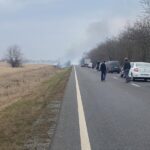 Un incendiu a blocat un drum național. Șoferii sunt puși să ocolească (Foto&Video)