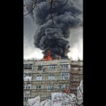 Incendiu de proporții la un bloc din București: „Nenorociții ne-au dat foc la case” (Video)