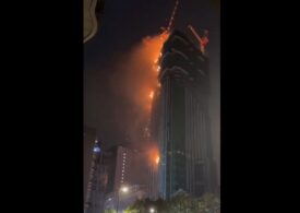 Un zgârie-nori de 42 de de etaje a luat foc în Hong Kong (Video)