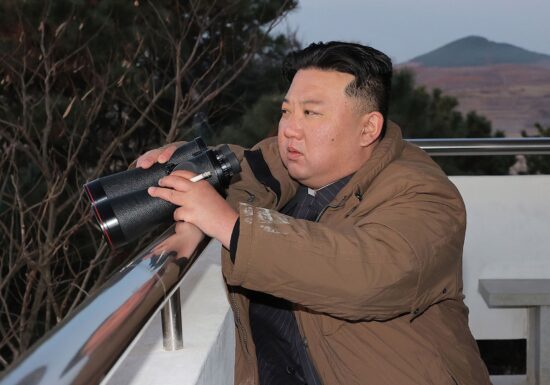 Kim inspectează primul satelit spion nord-coreean
