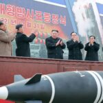 Kim Jong Un a cerut fabricilor de armament să își mărească producția. Experții cred că vor crește exporturile de arme către Rusia