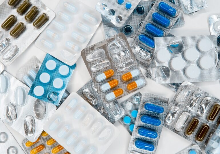 Efecte secundare periculoase ale unor antibiotice: Alertă în Franța după mai multe complicații medicale