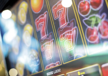 Un pasager a câștigat peste 3,3 milioane de dolari la păcănele, pe aeroportul din Las Vegas. Pariase 10 dolari