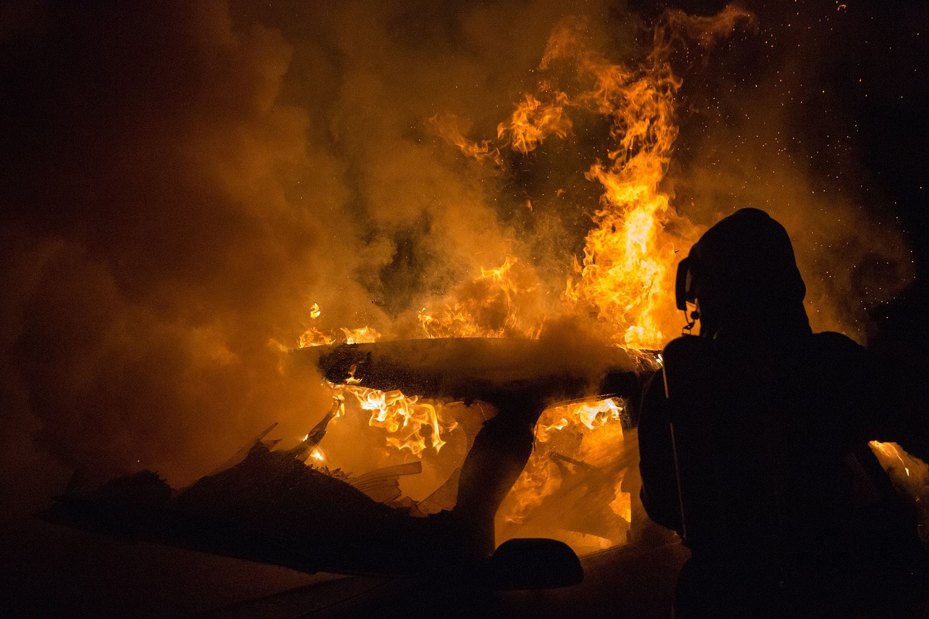 Incendiu devastator la o fabrică de încălțăminte din China: cel puțin 28 de morți. Muncitori au rămas blocați pe acoperiș (Video)