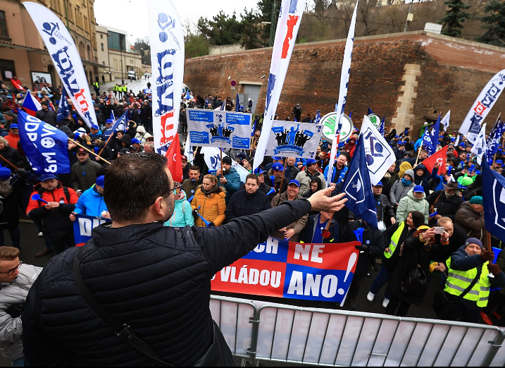 Proteste la Praga față de o posibilă creștere a vârstei de pensionare (Video)