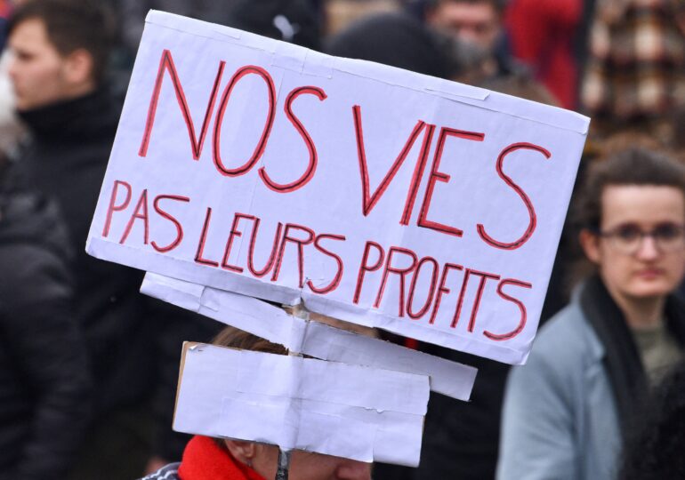 Greva din Franța continuă cu violențe și zeci de arestări în Paris și mai multe orașe (Video)