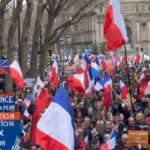 Încă o zi cu proteste violente în Franța. Reuniunile în Place de la Concorde și pe Champs Elysees au fost interzise (Video)