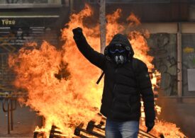 Au dat foc la primărie! Imagini incredibile din Franța cuprinsă de revolte violente (Video)