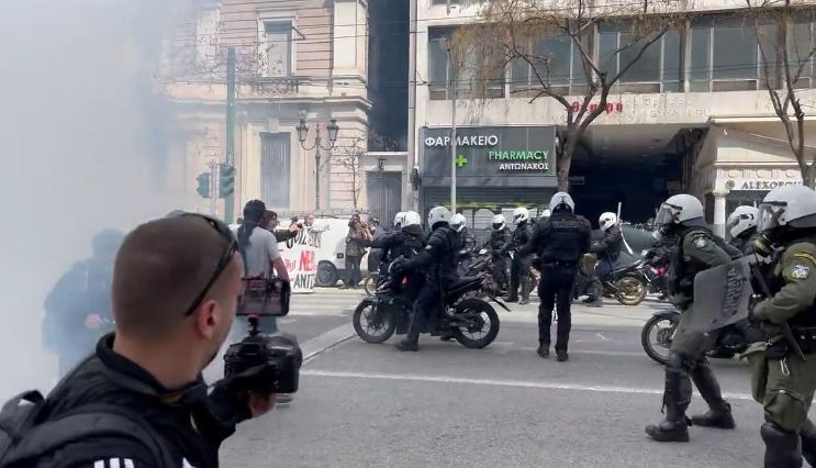 Risc de violențe în Atena, în ciuda interzicerii protestelor