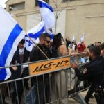 Parlamentul din Israel adoptă legea care îl protejează pe premierul Netanyahu. „Noaptea, ca hoții”, denunță Opoziția