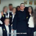 Un profesor de la Seminarul Teologic din Baia Mare s-a fotografiat în pat cu eleve de 15 ani, le-a trimis mesaje cu tentă sexuală și le-a turnat băutură pe gât (Video)