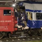 Accidentul de tren de la Galați: Acul vitezometrului a rămas blocat la 75 km/h. Imagini cu vagonul distrus