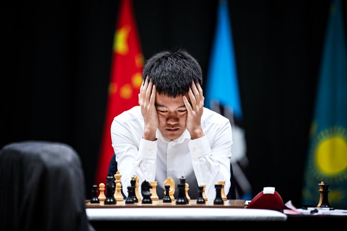Ding Liren câștigă meciul cu numărul 6 de la Campionatul Mondial de șah și restabilește egalitatea cu Nepomniachtchi