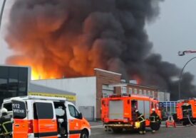 Avertizare de nor toxic la Hamburg, după un incendiu de proporții la mai multe depozite (Video)