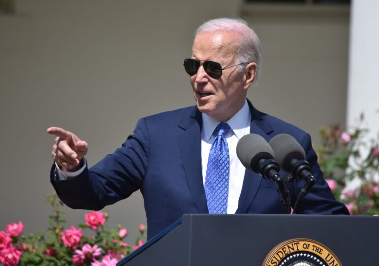 Biden stârnește iar controverse după ce a încheiat un discurs cu mesajul: „God save the Queen” (Video)