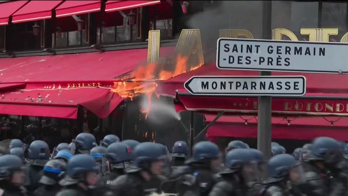 Proteste violente în Franța: Manifestanții au dat foc la restaurantul preferat al lui Macron. Peste 100 de arestări, 154 de polițiști și jandarmi răniți (Video)
