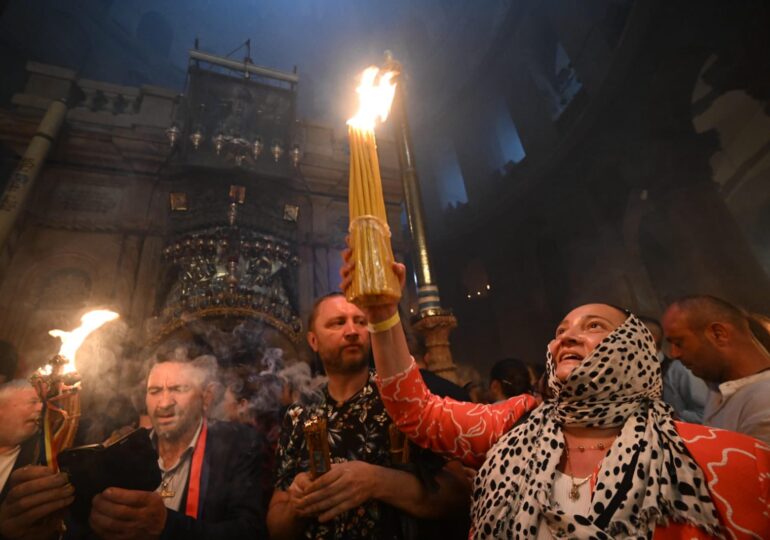 Aprinderea Luminii Sfinte, la Ierusalim. Un patriarh povestește cum se produce minunea