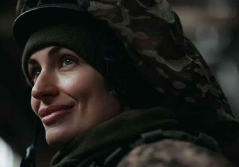"Vrăjitoarea" din Bahmut: Femeia care stârnește infernul asupra trupelor ruse (Foto&Video)