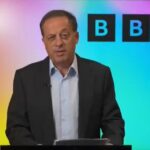 Președintele BBC a demisionat după ce a omis să declare că l-a ajutat pe Boris Johnson să împrumute un milion de dolari (Video)