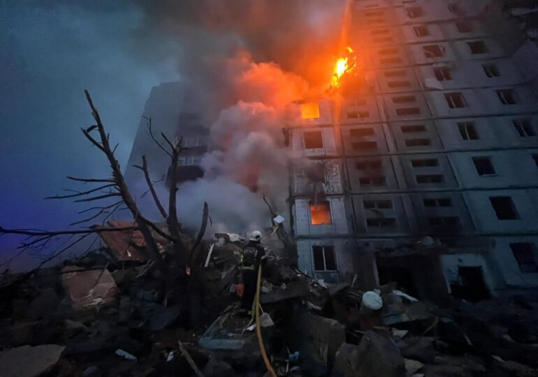 Ziua 429: Atac masiv cu zeci de victime asupra Ucrainei, inclusiv la Kiev. Putin zice că are mulți susținători în SUA și Europa (Foto & Video)
