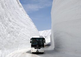 S-a redeschis drumul zăpezii din Japonia. Imagini spectaculoase prin nămeți de 20 de metri (Foto&Video)