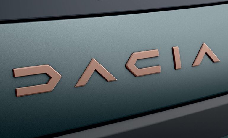 Creștere spectaculoasă a vânzărilor Dacia. Sandero rămâne lider în Europa, Spring accelerează pe podium
