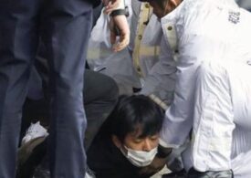 Premierul Japoniei, evacuat de urgență, după o explozie la un eveniment de campanie (Video)