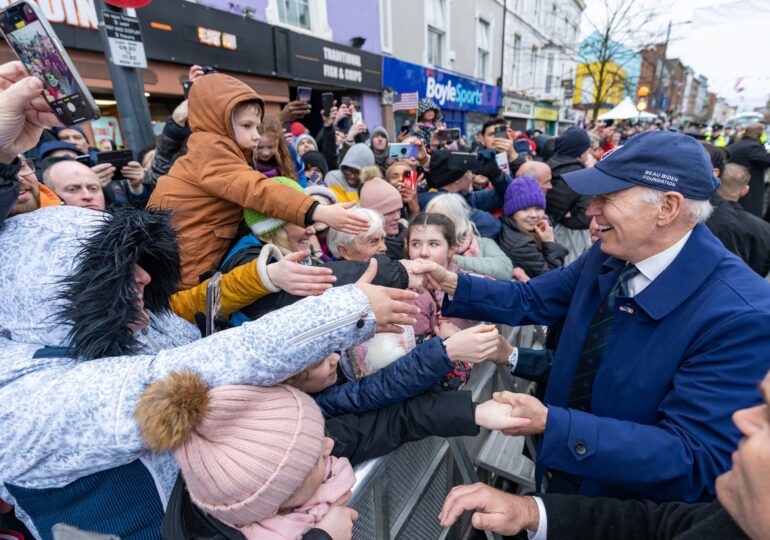 Un document „top secret” despre vizita lui Joe Biden în Irlanda, găsit pe străzile Belfastului