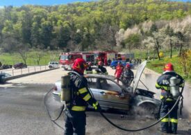 O mașină a ars în parcarea Mânăstirii Prislop