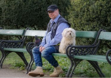 De ce mirosim diferit pe măsură ce înaintăm în vârstă?