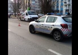 Un polițist din Craiova și-a călcat un coleg când încerca să parcheze și a lovit și duba Jandarmeriei