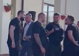 Primar din Timiș, la un pas să fie agresat de localnicii furioși (Video)