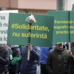 Fermierii au blocat cu tractoarele autostrada A1, mai multe vămi și drumuri (Video). Incident la protestul de la Târgu Mureș