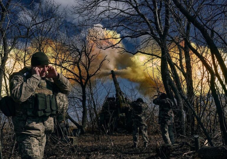 Războiul loviturilor de la distanță: Cum face artileria ucraineană să tragă mult mai puțin, dar mult mai precis ca trupele ruse